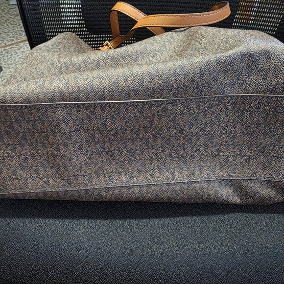 Michael Kors Tote EUC - Picture 6 of 6